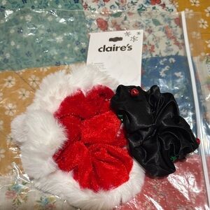 Claire's Red and Black Holiday Hair Scrunchies